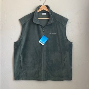 Columbia Men’s Steens Mountain Vest in safe green